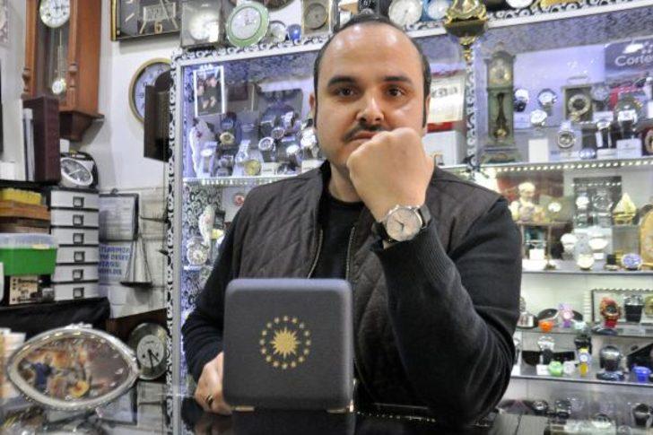 Cumhurbaşkanı Erdoğan'dan saat tamircisi Ali Hilmi Uysal'a hediye saat!  G1