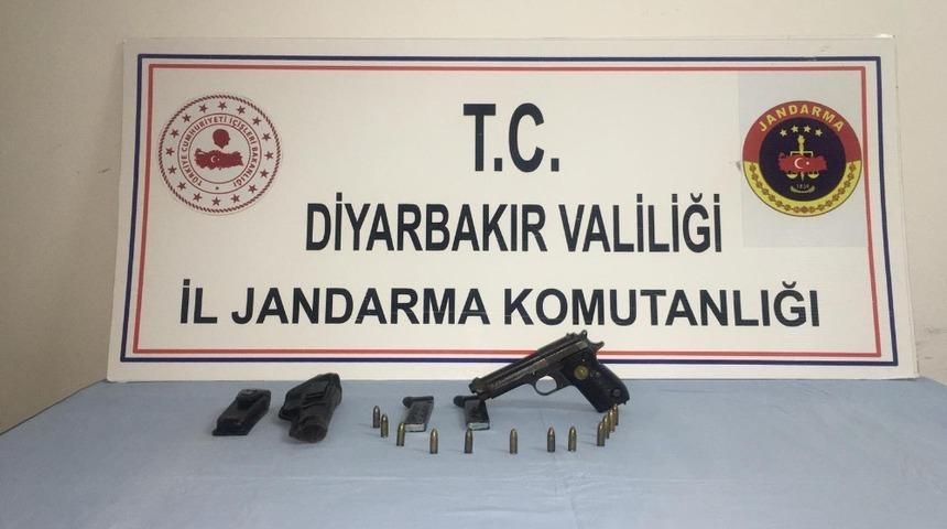 Diyarbakır&rsquo;da 20 yıl hapis cezası bulunan cezaevi firarisi yakalandı