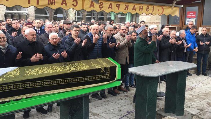 Fenerbahçeli eski futbolcunun gölette cesedi bulunan kayınvalidesi toprağa verildi  G4