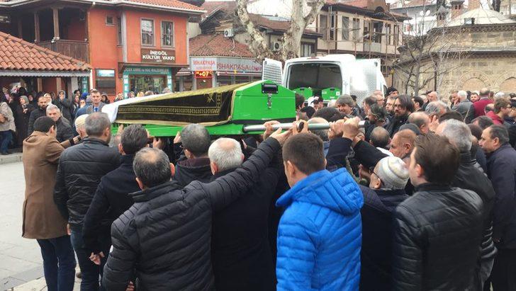 Fenerbahçeli eski futbolcunun gölette cesedi bulunan kayınvalidesi toprağa verildi  G5