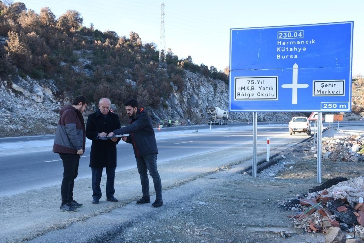 Dursunbey &ccedil;evre yolu g&uuml;zel bir g&ouml;r&uuml;nt&uuml;ye kavuşacak