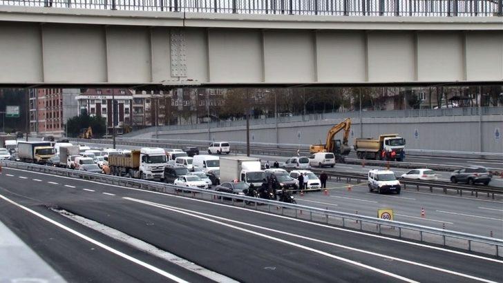 TEM Otoyolu’nda intihar girişimi! Yol trafiğe kapandı G1