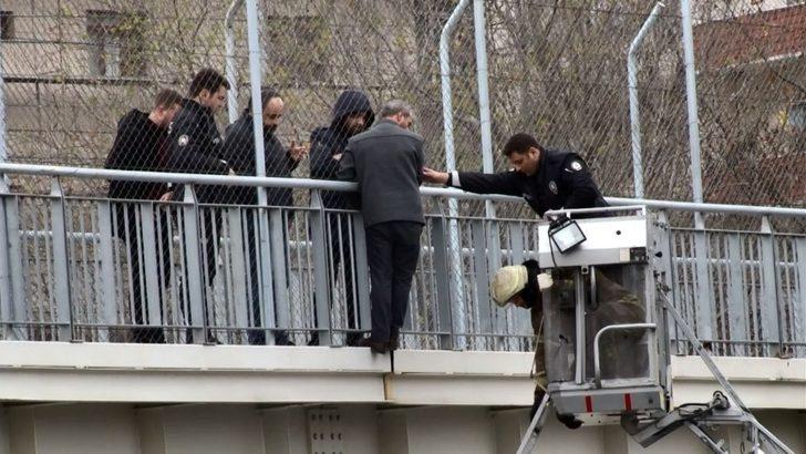 TEM Otoyolu’nda intihar girişimi! Yol trafiğe kapandı G4