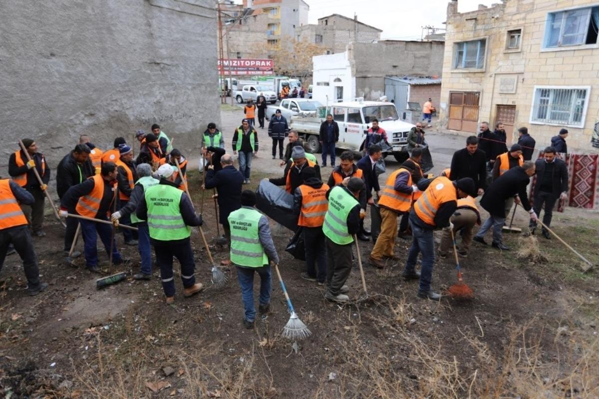 Nevşehir Belediye Başkanı Arı ve belediye ekipleri Karasoku ve Herikli mahallesinde