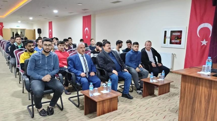 Beyşehir&rsquo;de &uuml;niversite &ouml;ğrencilerine &lsquo;t&uuml;t&uuml;nle m&uuml;cadele&rsquo; konferansı