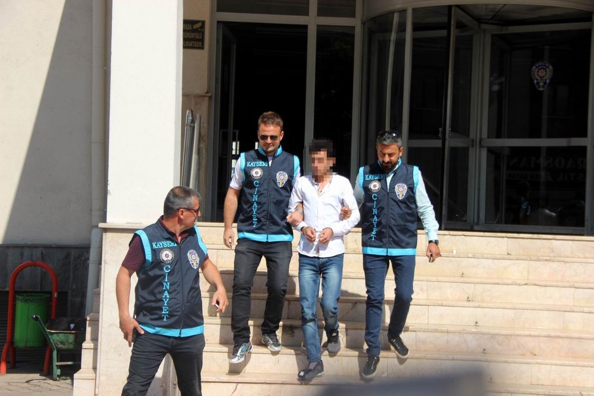 Arkadaşını &ouml;ld&uuml;r&uuml;p benzin d&ouml;kerek yakan caniden pişkin s&ouml;zler!