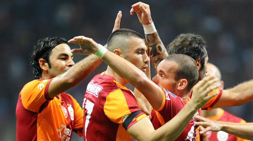 Wesley Sneijder, jübilesine Selçuk İnan ve Burak Yılmaz’ı çağırdı
