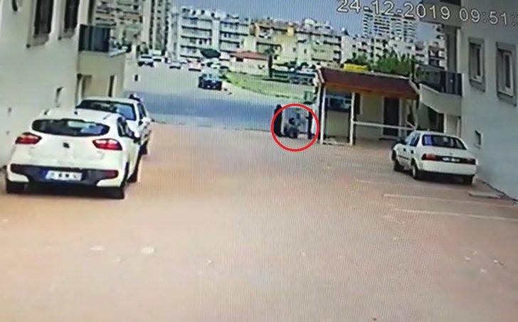 Hatay'da şiddetli rüzgar yaşlı kadını böyle savurdu G1