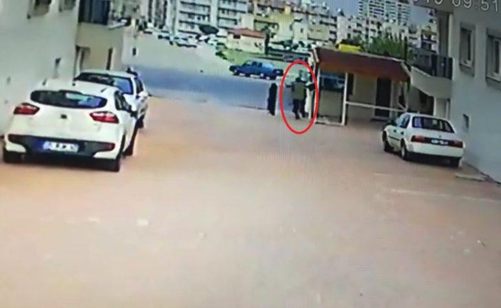 Hatay'da şiddetli rüzgar yaşlı kadını böyle savurdu G3