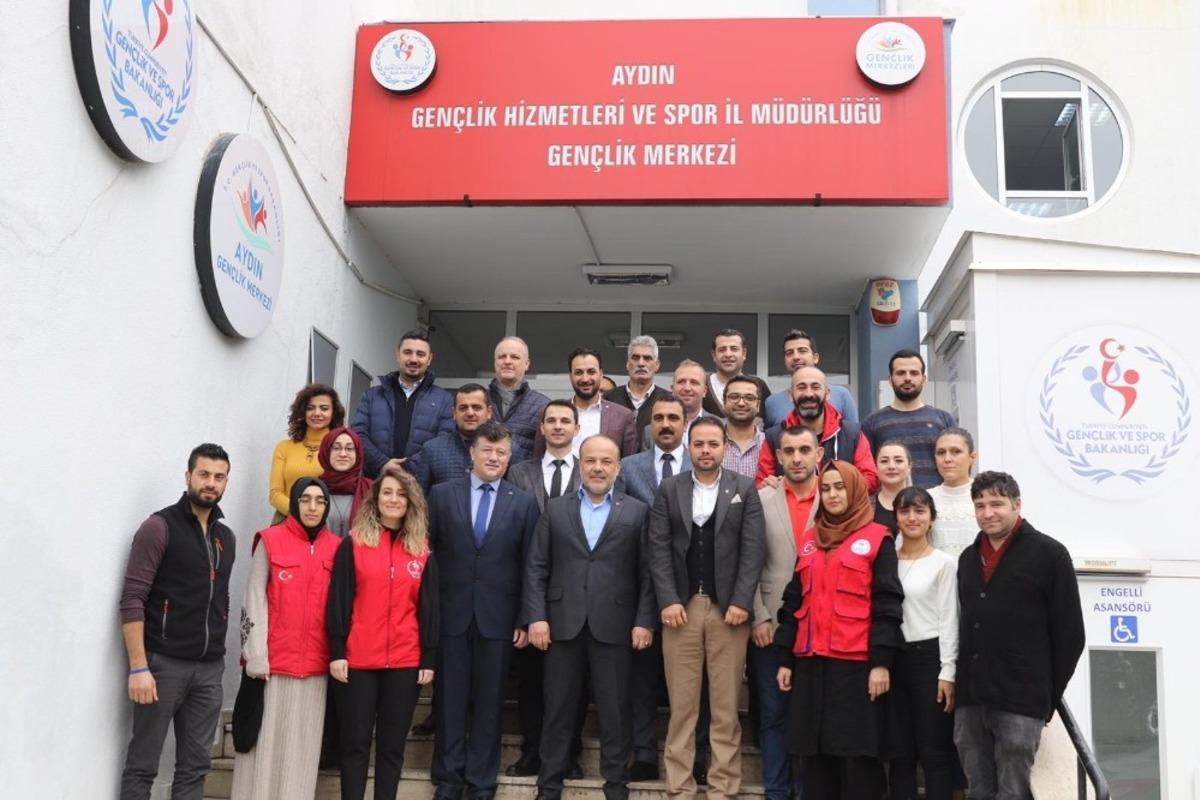 AK Partili Metin Yavuz gen&ccedil;lik liderleriyle buluştu