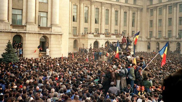 1989'da, Bükreş Cumhuriyet Meydanı'nda binlerce kişi eylem yaptı.
