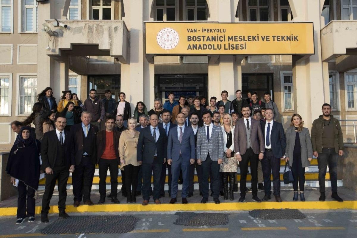 Kaymakam Aslan&rsquo;dan Z-K&uuml;t&uuml;phane a&ccedil;ılışı