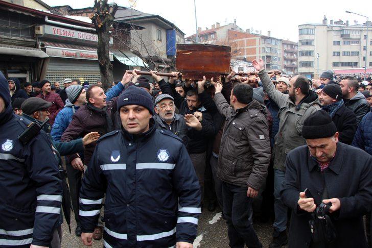 Osmanlı Devleti'nin son ulemalarından Yusuf Şengönül'ün cenazesine 3 bin kişi katıldı G3