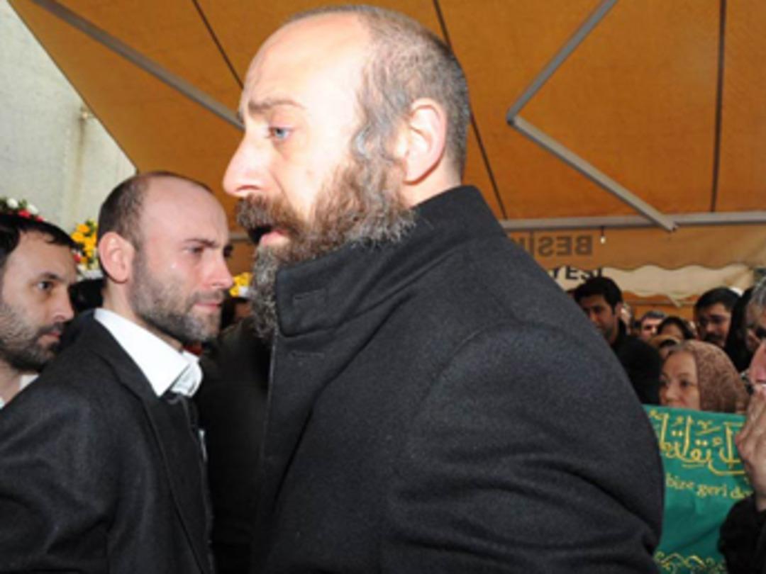 Bebeğiyle birlikte uğurlandı