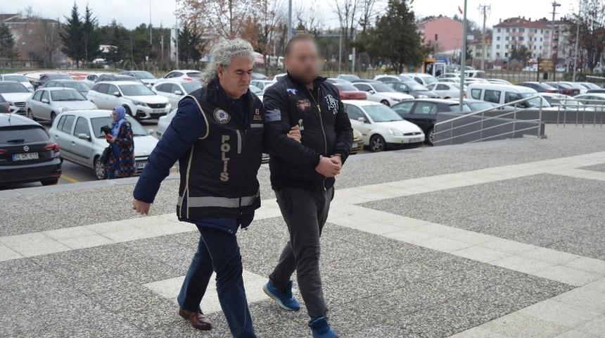 Bolu&rsquo;da, vergi dairesi &ccedil;alışanı uyuşturucu operasyonunda yakalandı