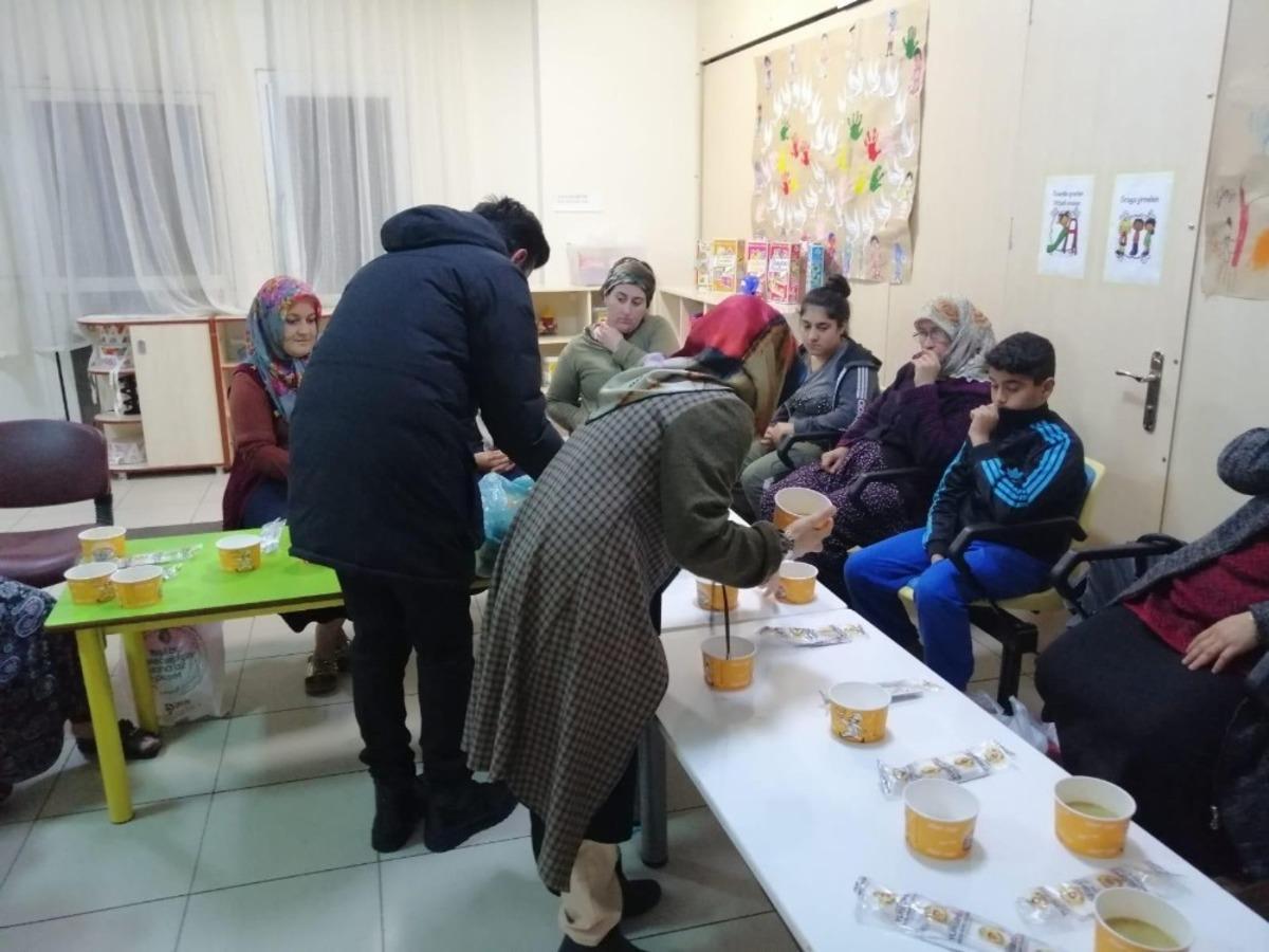 Başkan Kocaispir geceyi Y&uuml;reğir&rsquo;in sokaklarında ge&ccedil;irdi