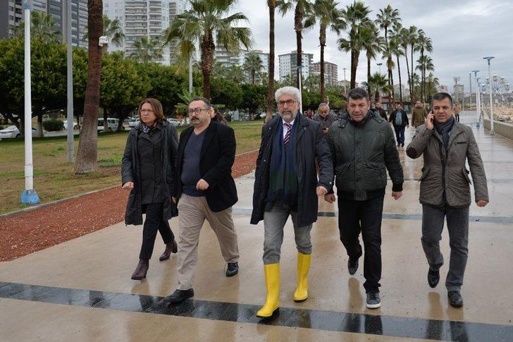 Büyükşehir ekipleri, yağıştan etkilenen bölgelerde çalışmalarını sürdürüyor G3