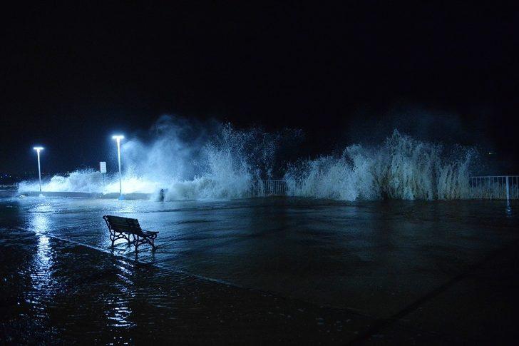 Büyükşehir ekipleri, yağıştan etkilenen bölgelerde çalışmalarını sürdürüyor G5