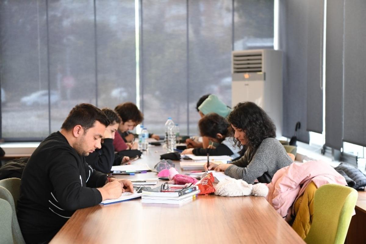 Konyaaltı Belediyesi Gen&ccedil;lik Lokaline yoğun ilgi