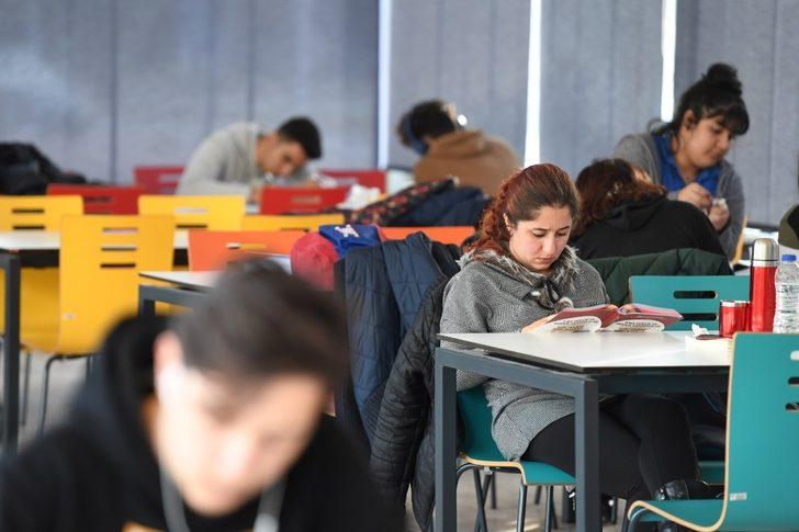 Konyaaltı Belediyesi Gençlik Lokaline yoğun ilgi G3