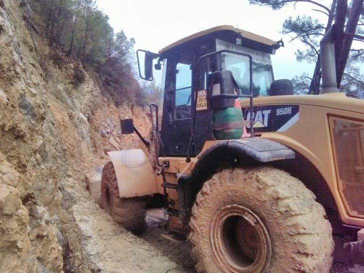 Alanya’da heyelanın kapattığı yol açıldı G1