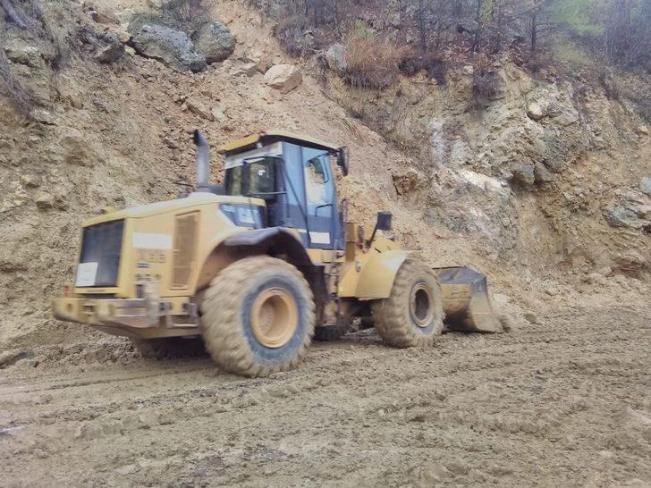 Alanya’da heyelanın kapattığı yol açıldı G2