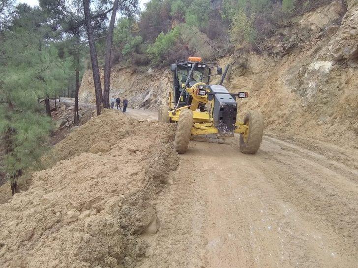 Alanya’da heyelanın kapattığı yol açıldı G3