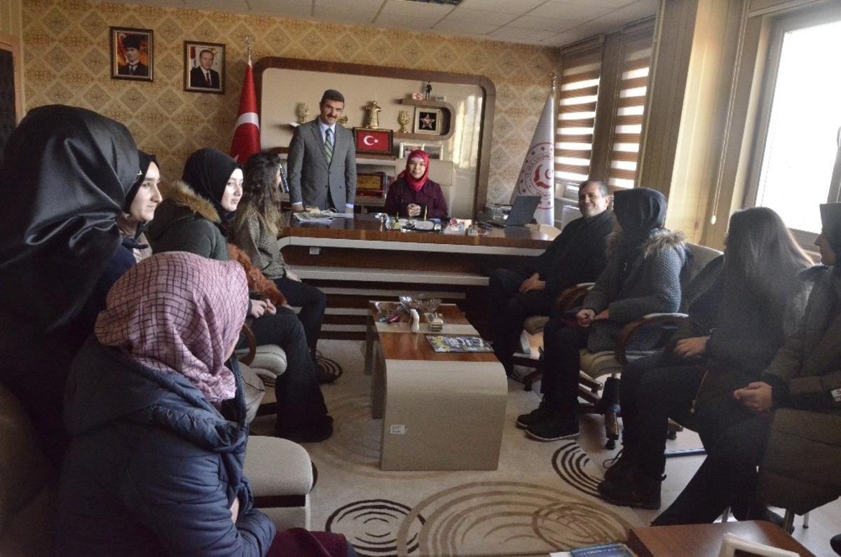 &Ouml;zel &ouml;ğrenci A&Ccedil;HS İl M&uuml;d&uuml;r&uuml; koltuğuna oturarak, hayalini ger&ccedil;ekleşti