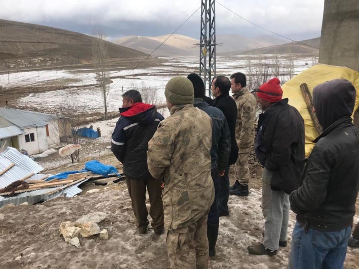 Otlukbeli&rsquo;nde fırtına &ccedil;atıları u&ccedil;urdu
