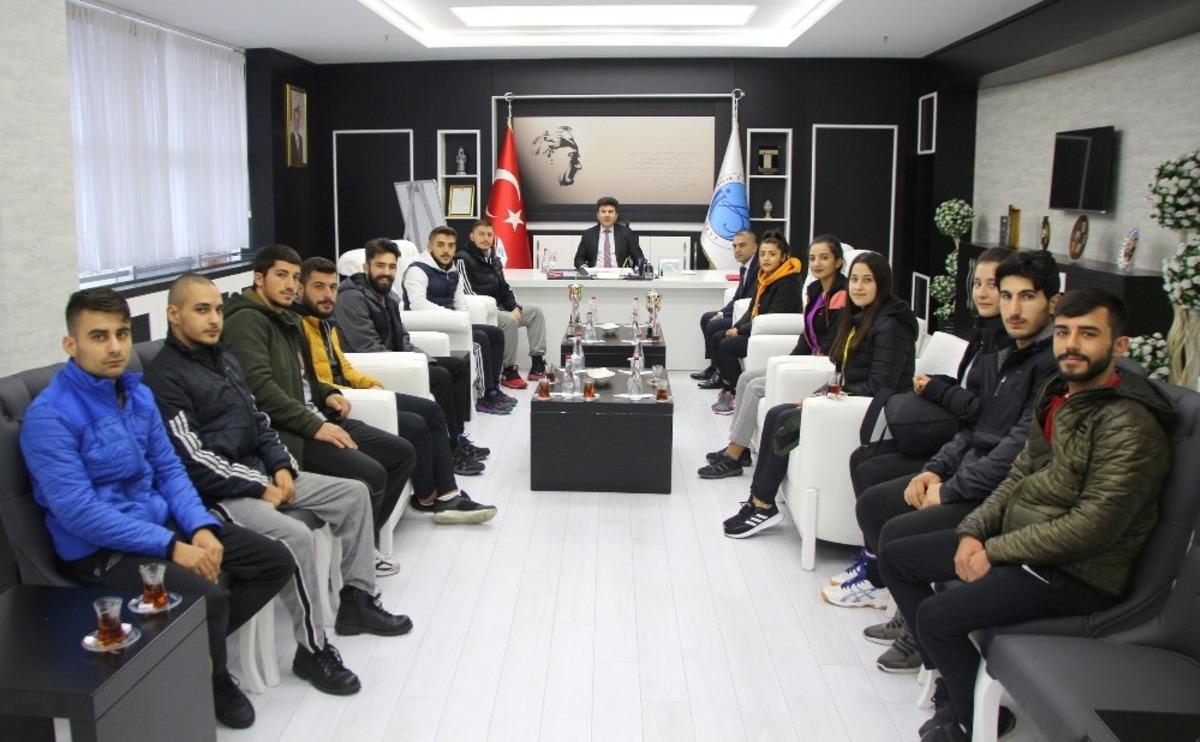 Kilisli sporcular şampiyonluk sevincini Rekt&ouml;r Karacoşkun&rsquo;la paylaştı