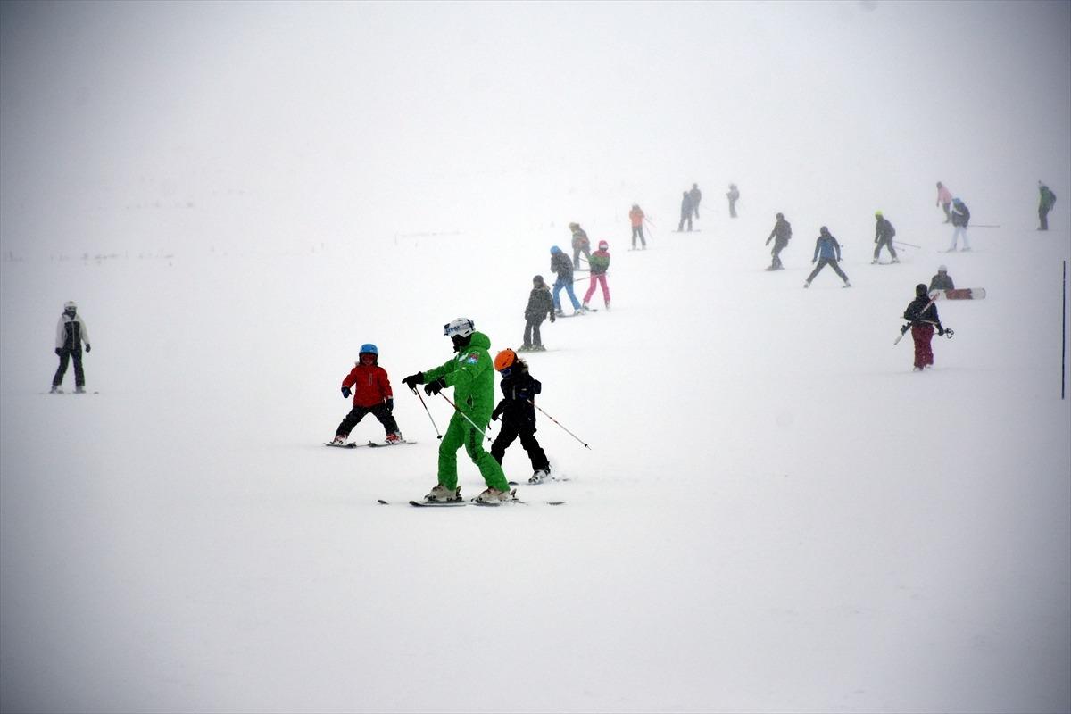 Erciyes beyaz &ouml;rt&uuml;yle kaplandı