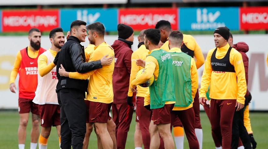 Ozan Kabak'tan Galatasaray'a ziyaret