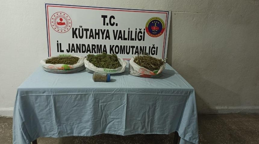 Evinde uyuşturucu ele ge&ccedil;irilen zanlı g&ouml;zaltına alındı