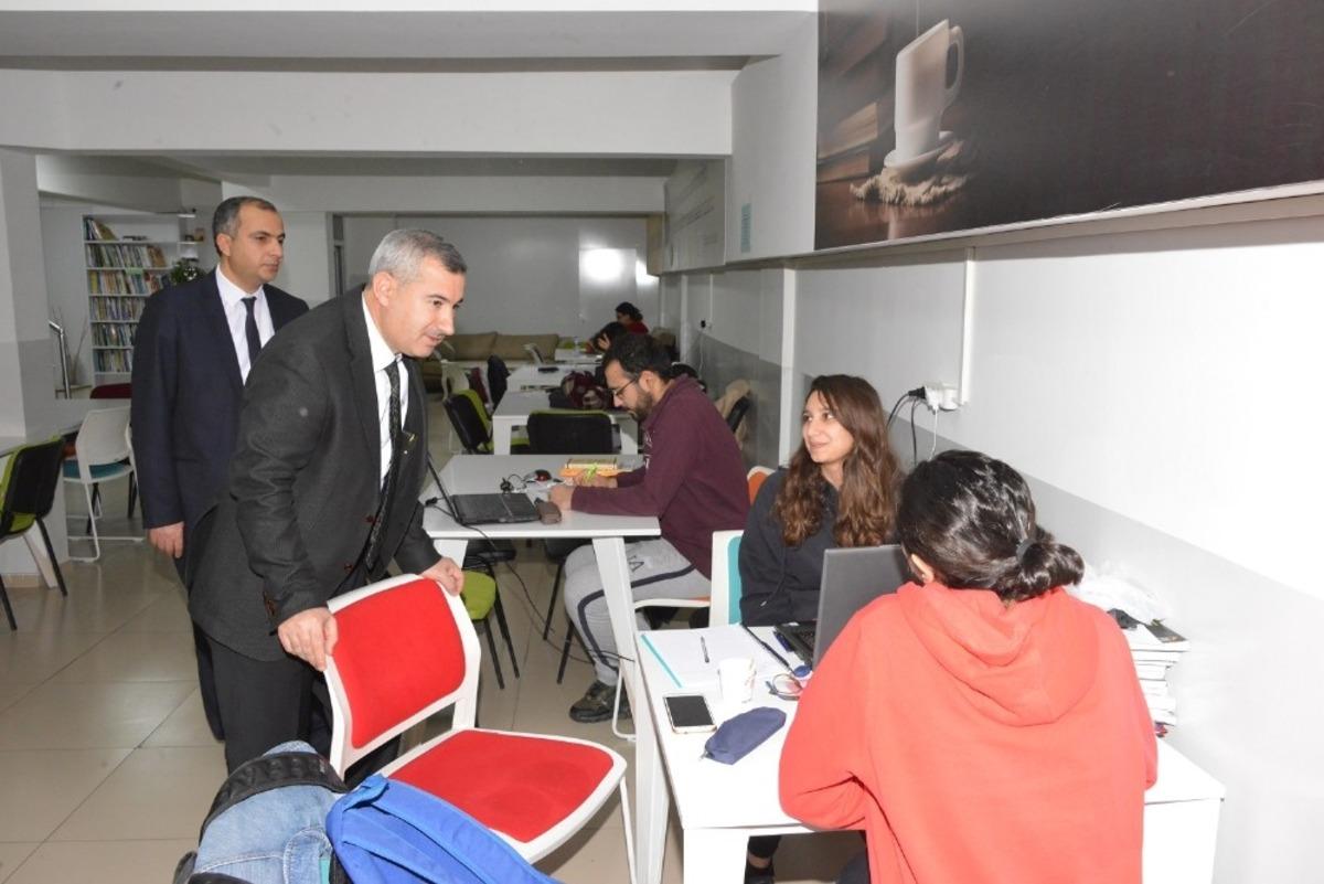 Başkan &Ccedil;ınar Millet Kıraathanesinde