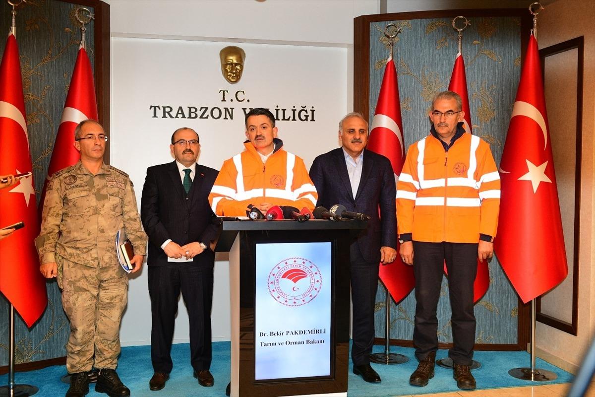 Tarım ve Orman Bakanı Bekir Pakdemirli: "(Karadeniz B&ouml;lgesindeki yangınlar) Toplamda 260 hektar alan zarar g&ouml;rd&uuml;. Bunun 10 hektarı fındık bah&ccedil;esi. Tarım M&uuml;d&uuml;r&uuml;m&uuml;zden aldığım bilgiye g&ouml;re 10 hektarın hepsinde de &ouml;nemli bir zarar yok."