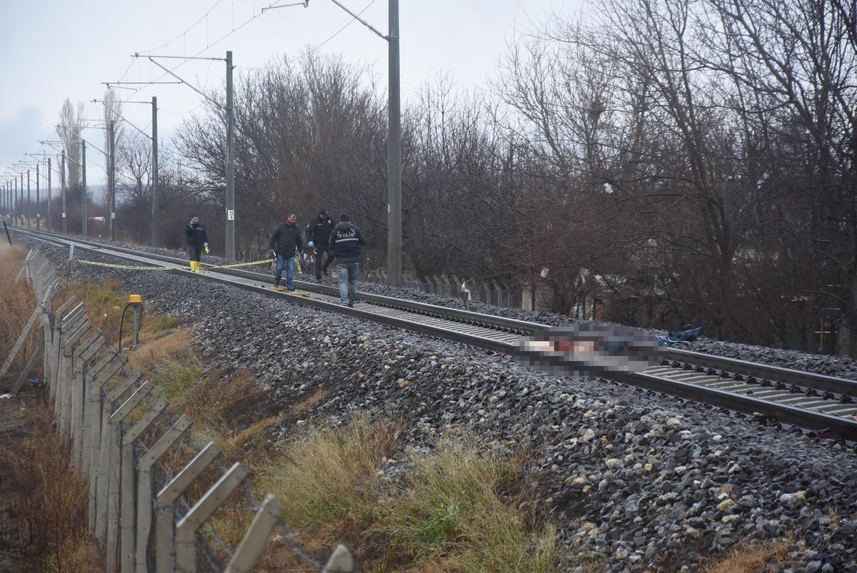 Raylarda &ouml;l&uuml; bulundu! Korkun&ccedil; detaylar: &Uuml;zerinden 10 y&uuml;k treninin ge&ccedil;tiği belirlendi
