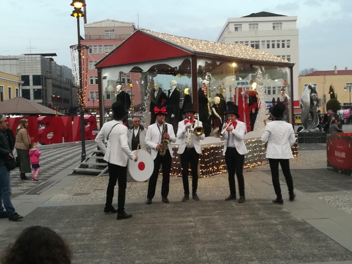 AVM&rsquo;de yılbaşı dekorasyonu ve s&uuml;rprizleri