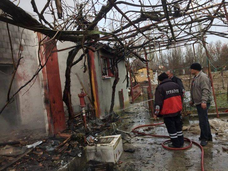 Yangında tüm eşyaları kül oldu G2