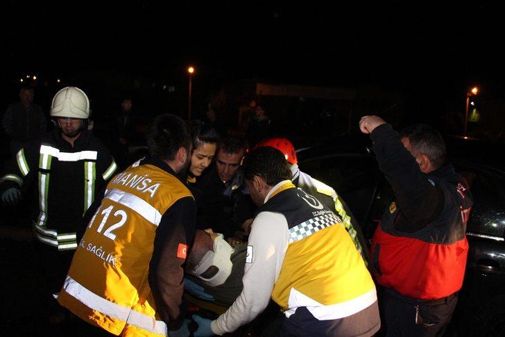 Manisa’da iki araç kafa kafaya çarpıştı; 1 yaralı G2