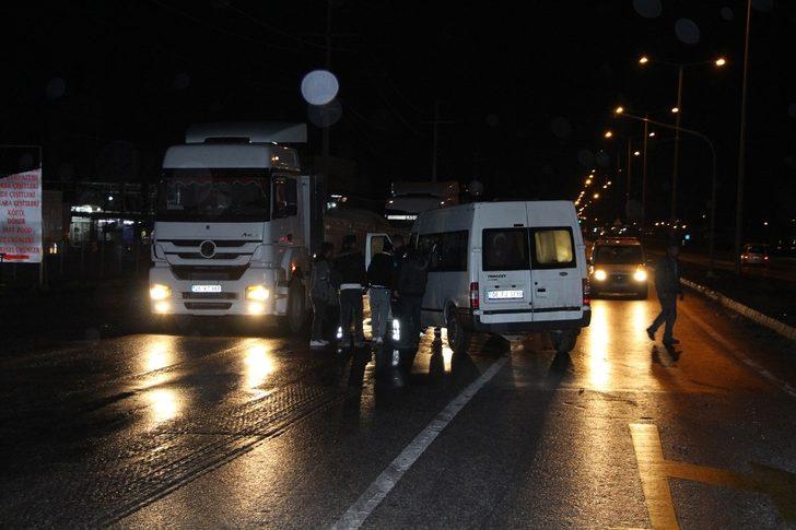 Manisa’da iki araç kafa kafaya çarpıştı; 1 yaralı G5