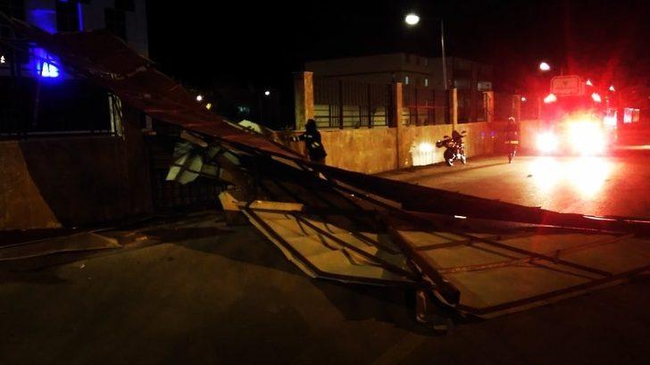 Van’da rüzgar çatı uçurdu G2