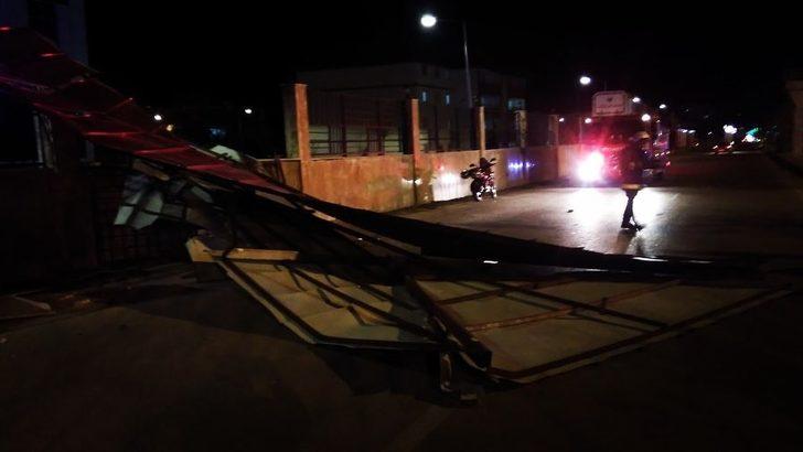 Van’da rüzgar çatı uçurdu G3