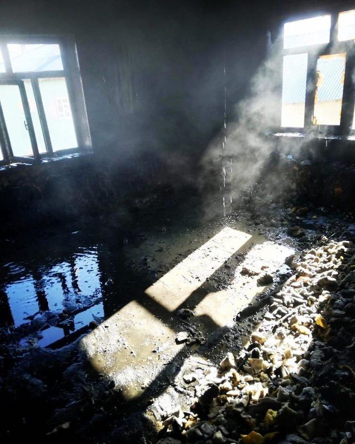 Başkale’de ev yangını G4