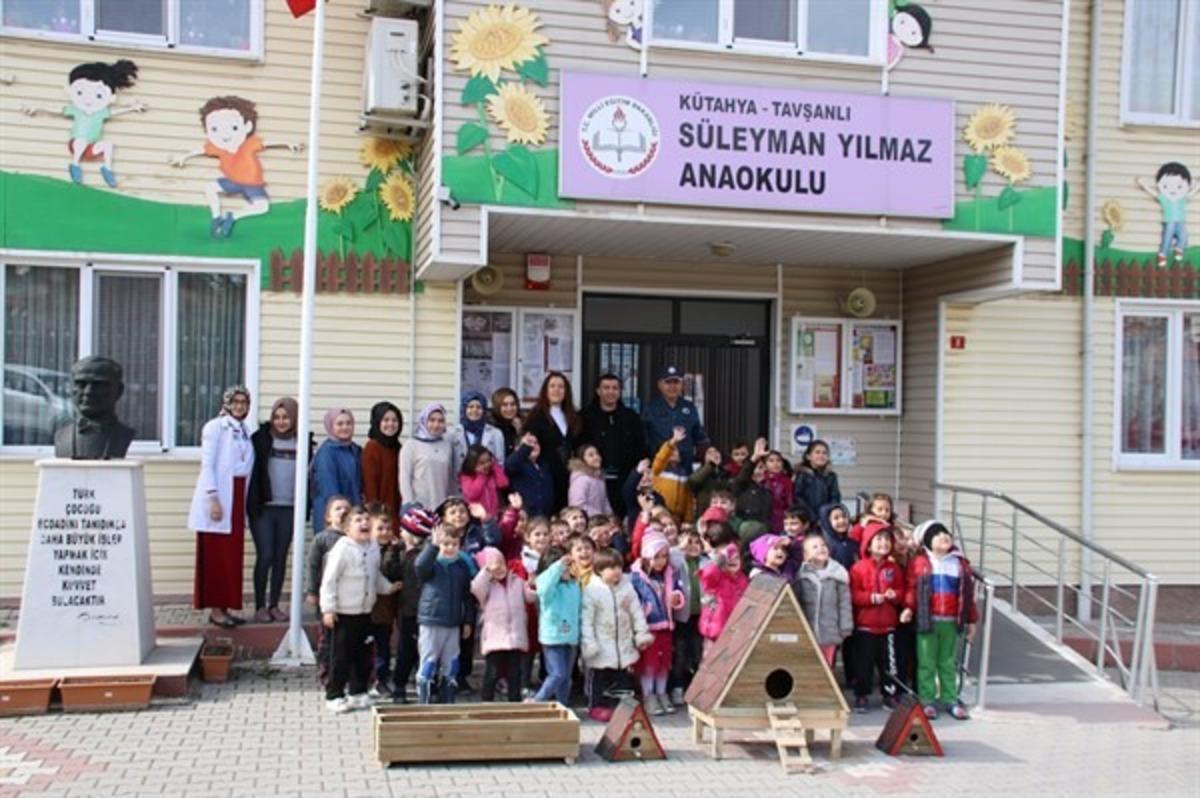 Orman B&ouml;lge M&uuml;d&uuml;rl&uuml;ğ&uuml;&rsquo;nden 10 okula kedi, k&ouml;pek evleri ve kuş yuvası