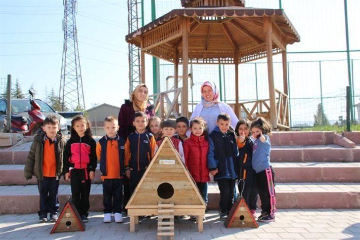 Orman Bölge Müdürlüğü’nden 10 okula kedi, köpek evleri ve kuş yuvası G2