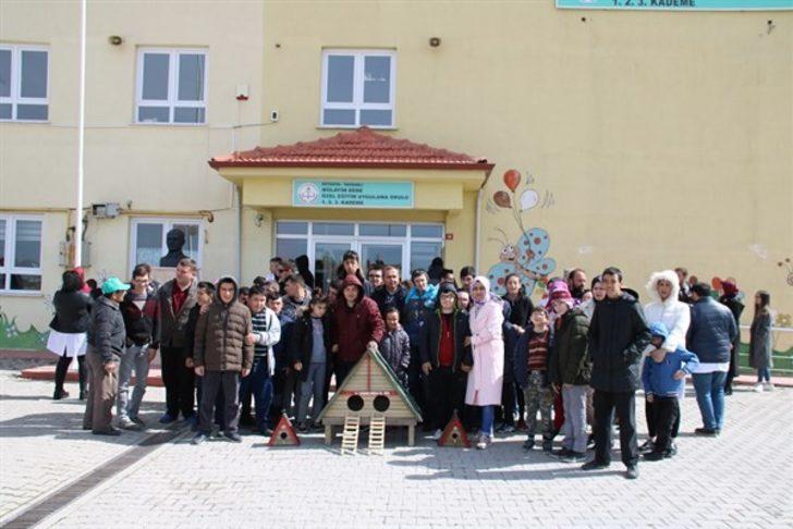 Orman Bölge Müdürlüğü’nden 10 okula kedi, köpek evleri ve kuş yuvası G3