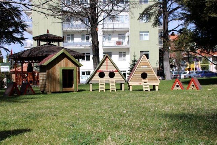 Orman Bölge Müdürlüğü’nden 10 okula kedi, köpek evleri ve kuş yuvası G4