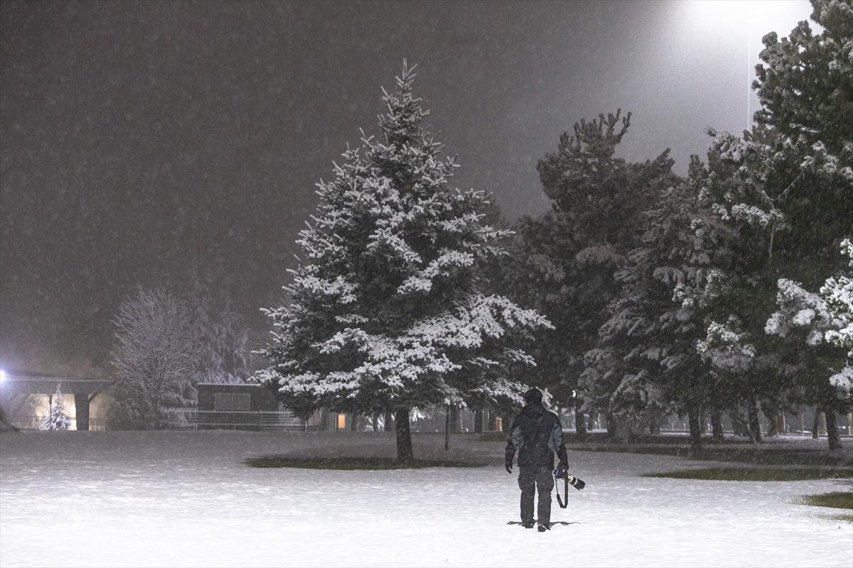Ankara beyaza b&uuml;r&uuml;nd&uuml;! Kartpostallık g&ouml;r&uuml;nt&uuml;ler!