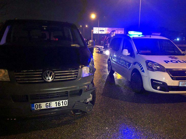 Kontrolden çıkan otomobil peş peşe iki araca çarptı G4