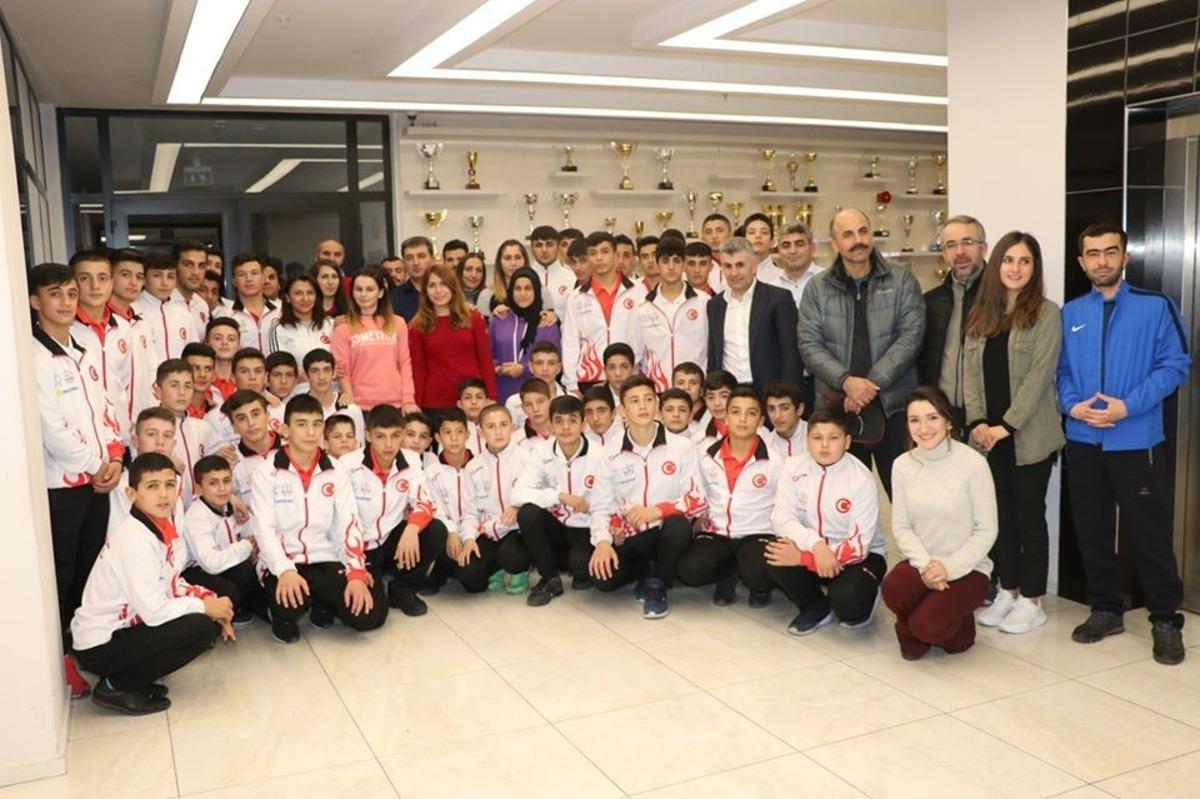 Golball Kadın Milli Takımı, G&uuml;reş Eğitim Merkezi Sporcuları ile yemekte bir araya geldi